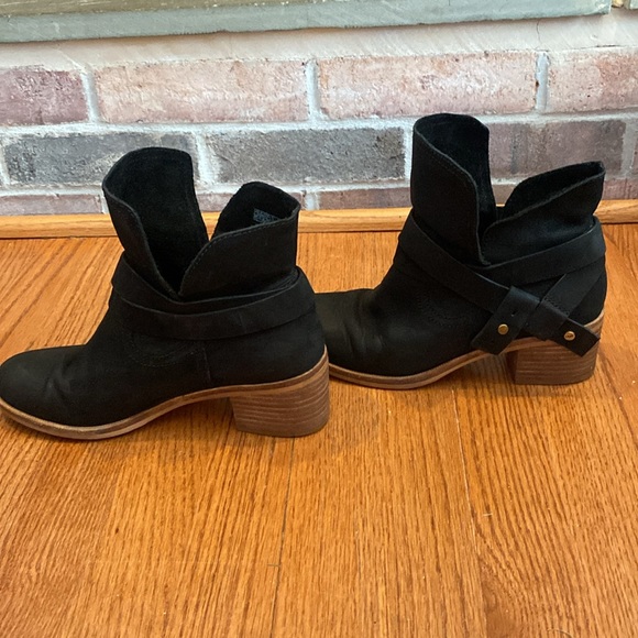 UGG Women's Elora Black Wrapped Leather Fashion Ankle Boots 1019148 6.5 - Picture 5 of 13